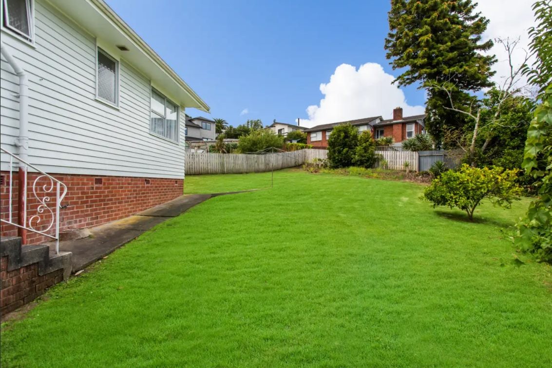 15 Cliff View Drive, Green Bay, Auckland - Carousel 11