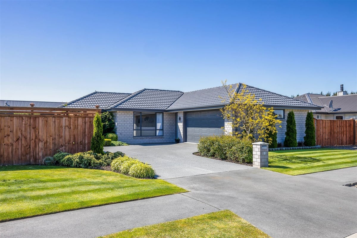 9 Denton Street, Amberley, Amberley - Carousel 1