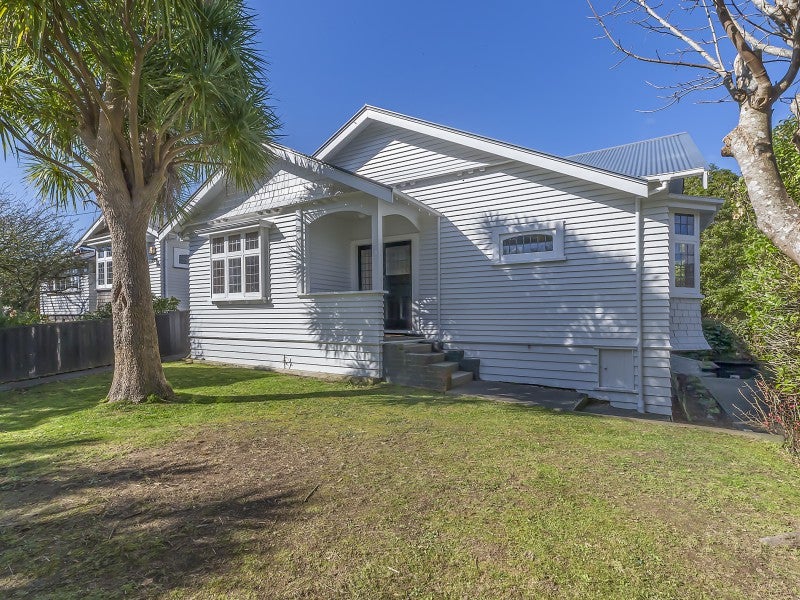 1 Richmond Avenue, Karori, Wellington - Carousel 2