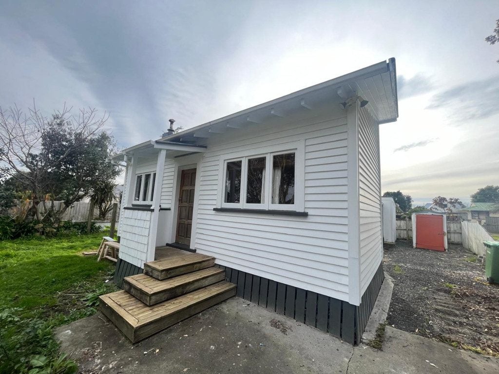 15 Orchard Street, Avondale, Auckland - Carousel 1