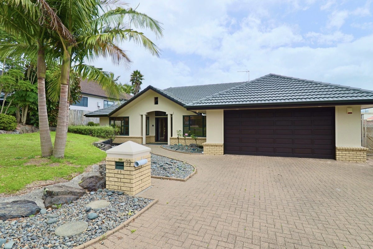 33 Annalong Road, Dannemora, Auckland - Carousel 1