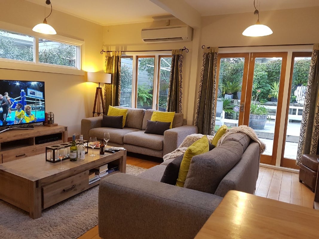8 Hinau Street, Eastbourne, Lower Hutt - Carousel 1