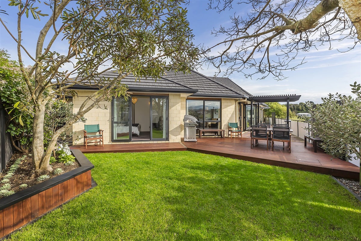 10 Astronomer Place, Whitby, Porirua - Carousel 33