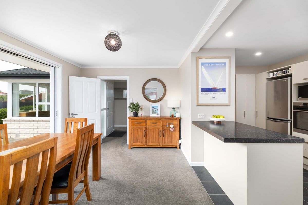 10 Karnak Crescent, Russley, Christchurch - Carousel 2