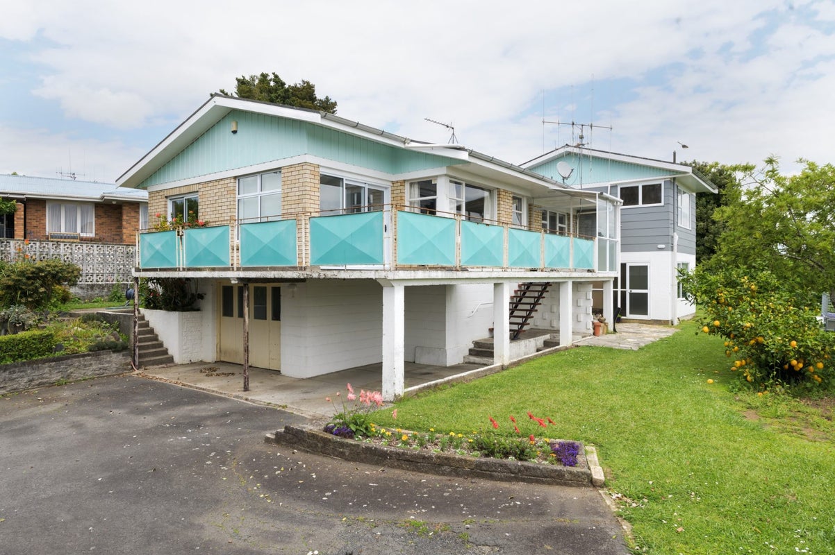 82 Flynn Road, Hillcrest, Hamilton - Carousel 1