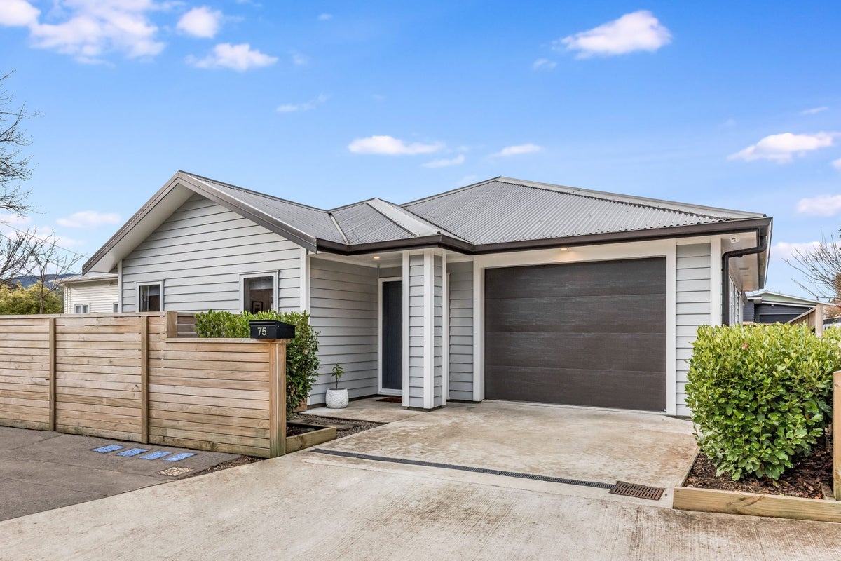 75 Ward Street, Wallaceville, Upper Hutt - Carousel 1