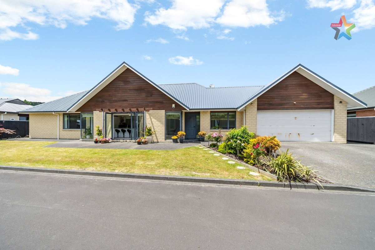 7 Cottle Heath Close, Manor Park, Lower Hutt - Carousel 1