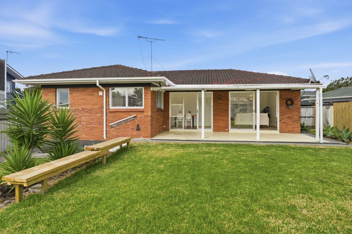 28 Whiteacres Drive, Sunnyhills, Auckland - Carousel 2