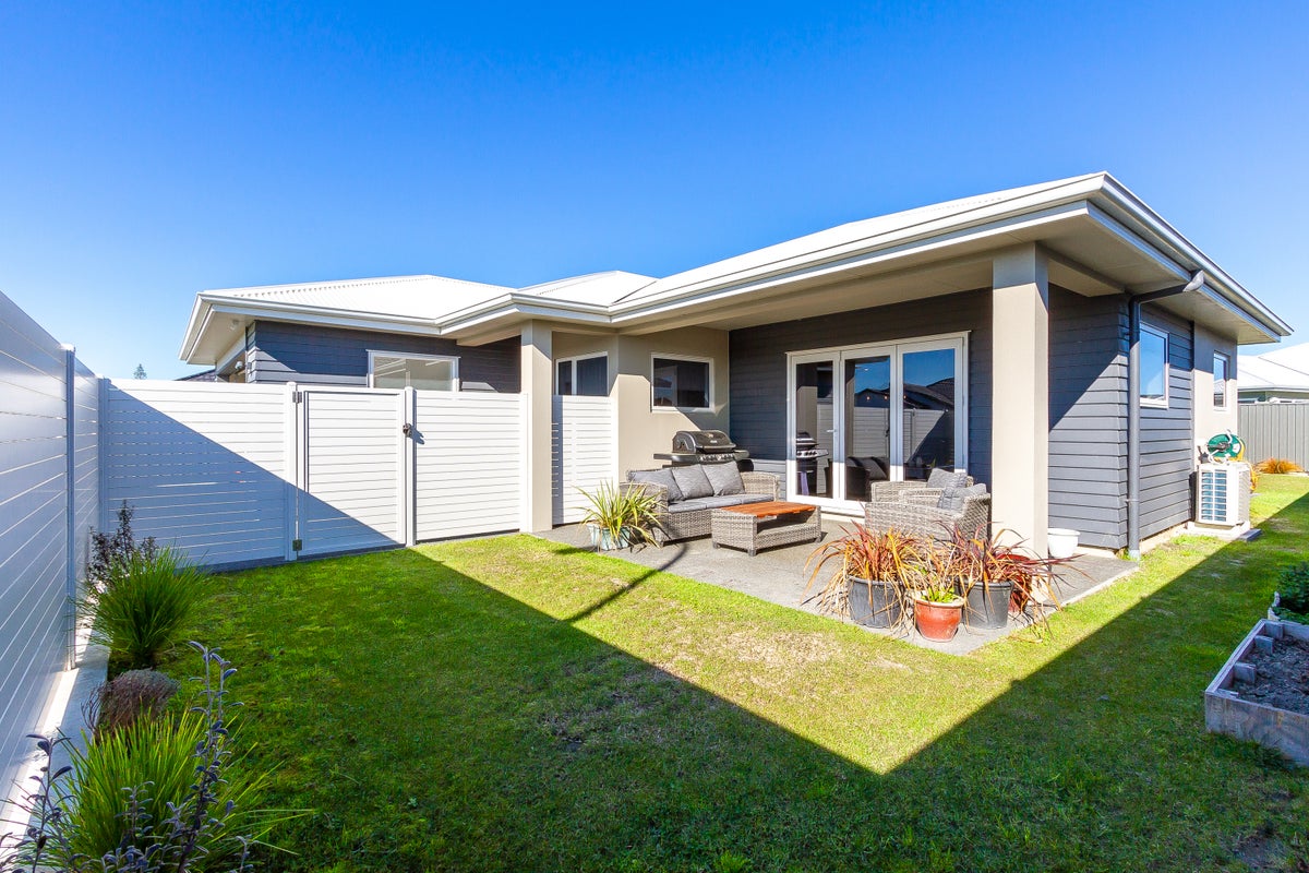 23 Hurunui DR, MEEANEE, NAPIER - Carousel 1