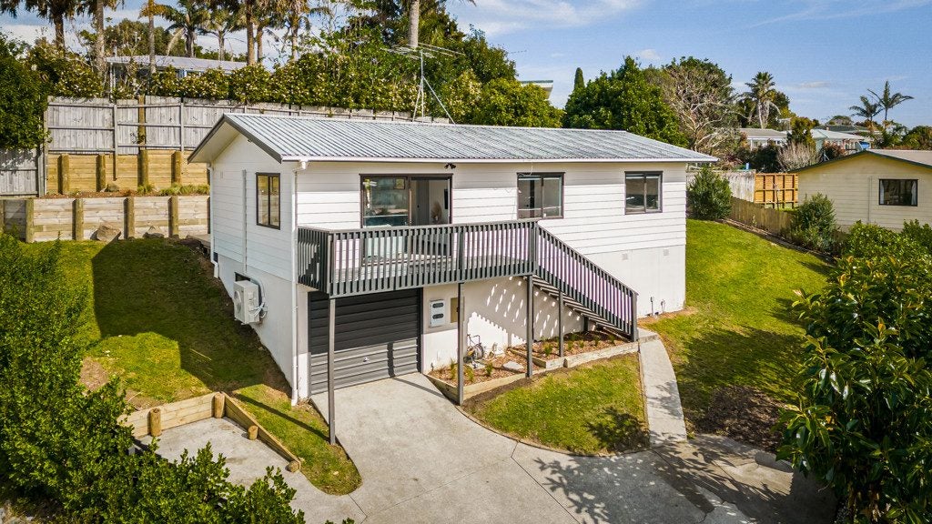 8 Garton Drive, Massey, Auckland - Carousel 23
