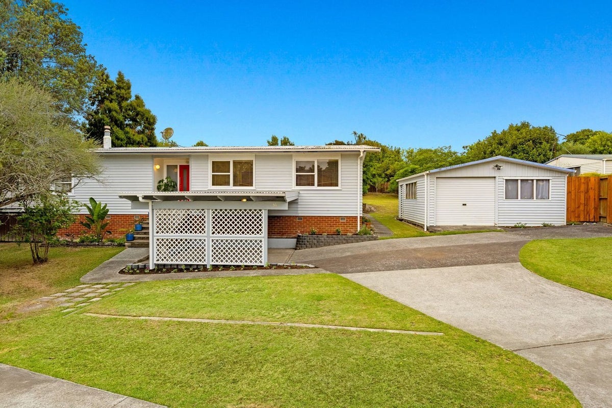 16 Rosalind Road, Glenfield, Auckland - Carousel 2