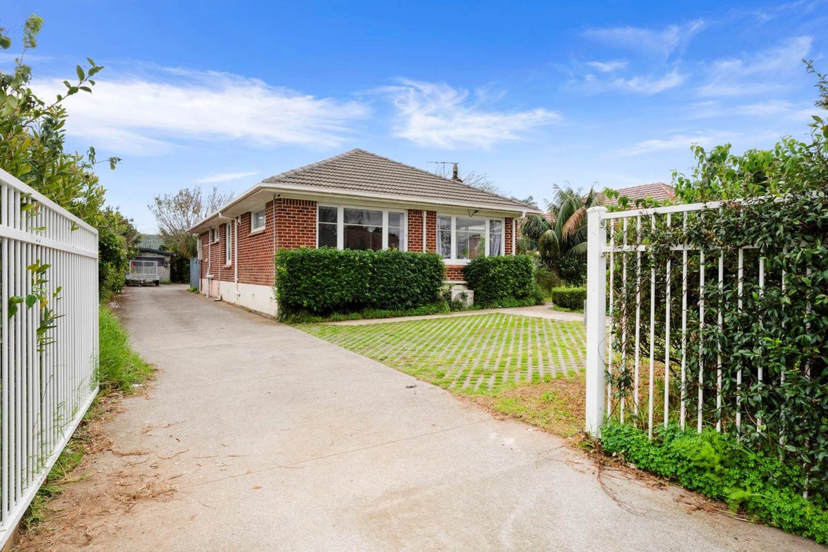 30 Glen Avenue, Papatoetoe, Auckland - Carousel 1