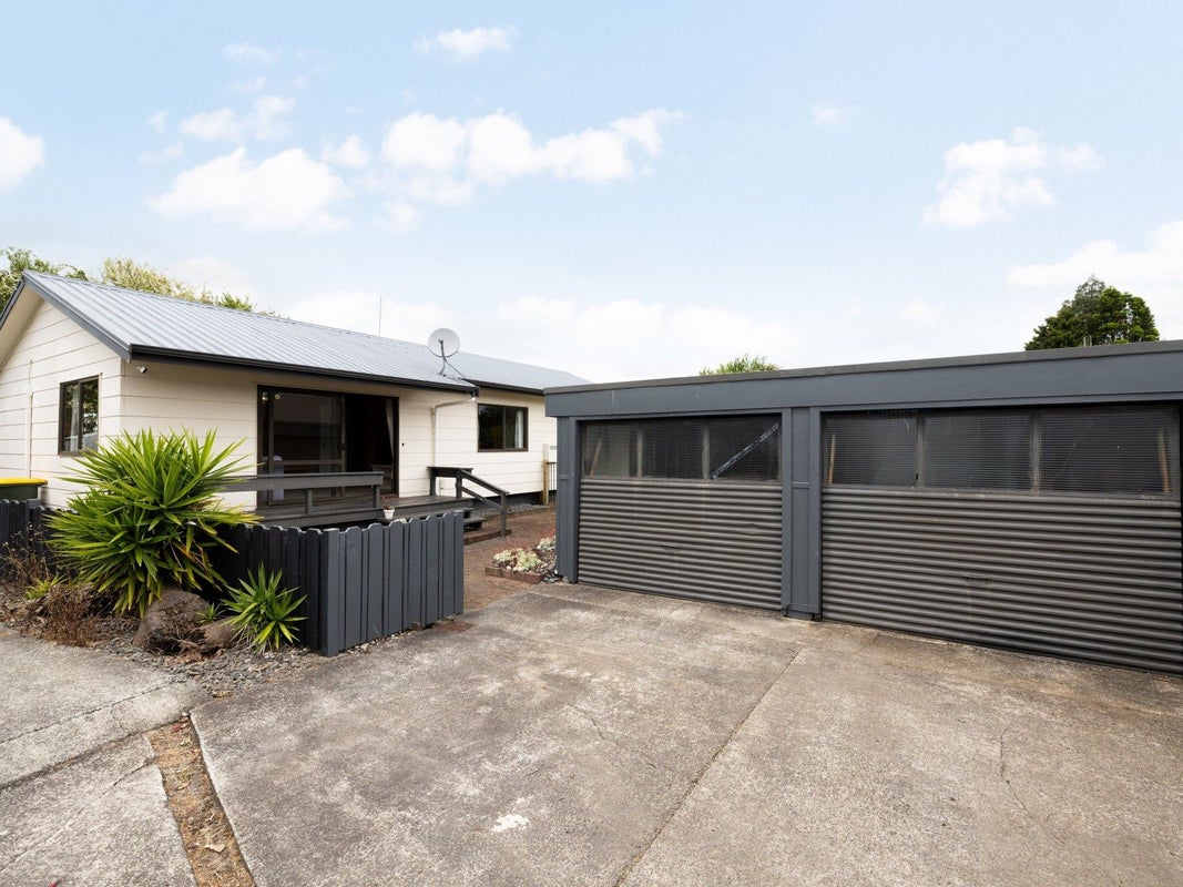 24A MacDonald Road, Glenview, Hamilton - Carousel 1