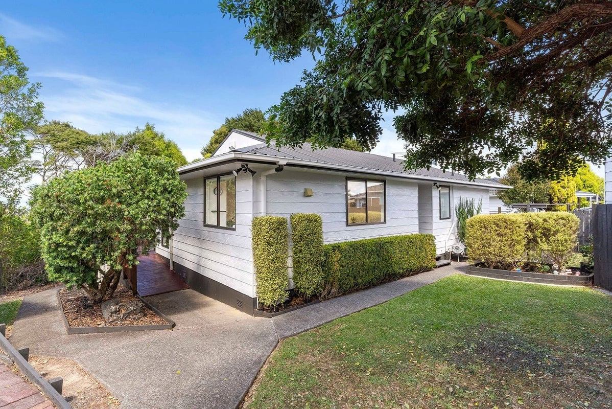 2/63A Colwill Road, Massey, Auckland - Carousel 1