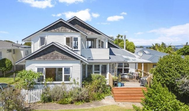 6 Grendon Road, Titirangi, Auckland - Carousel 1