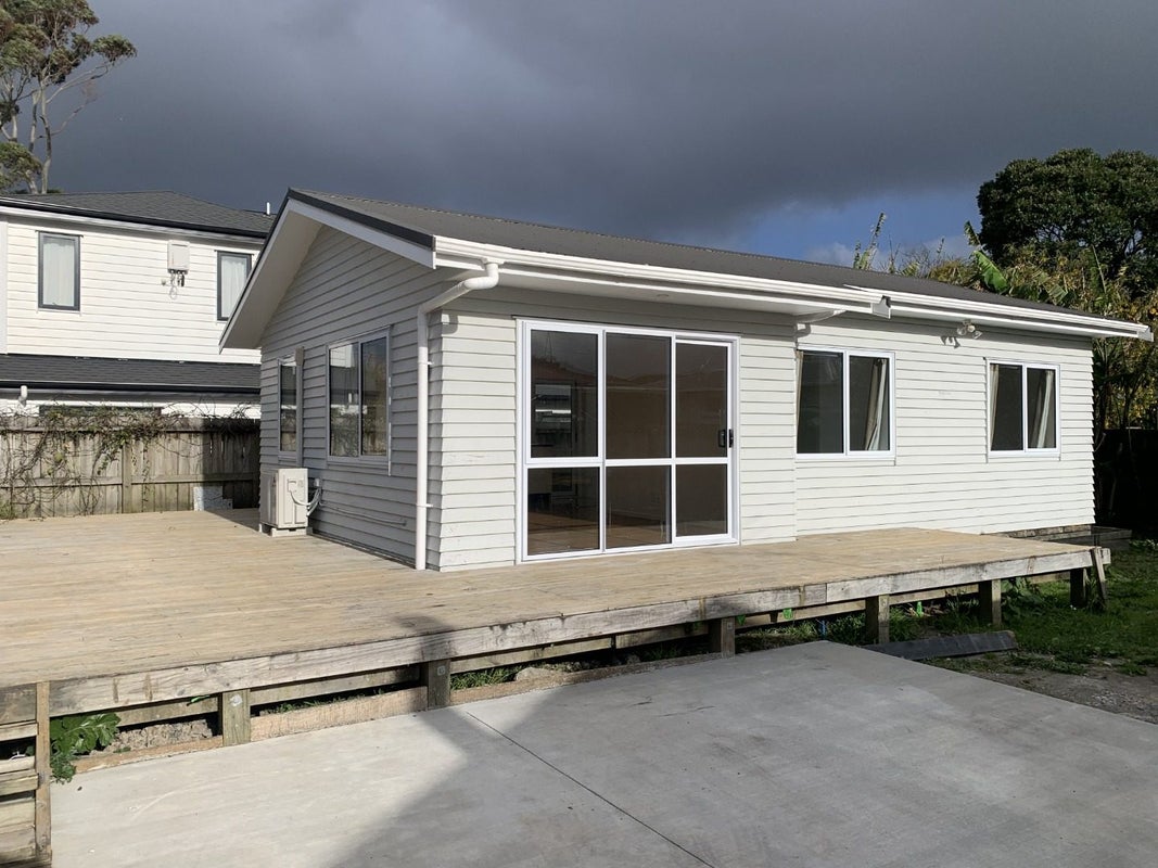 102A Cobham Crescent, Kelston, Auckland - Carousel 1