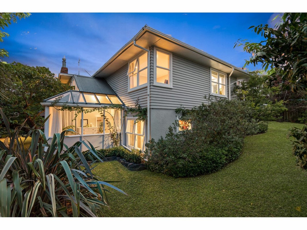 21 Peter Buck Road, New Windsor, Auckland - Carousel 2