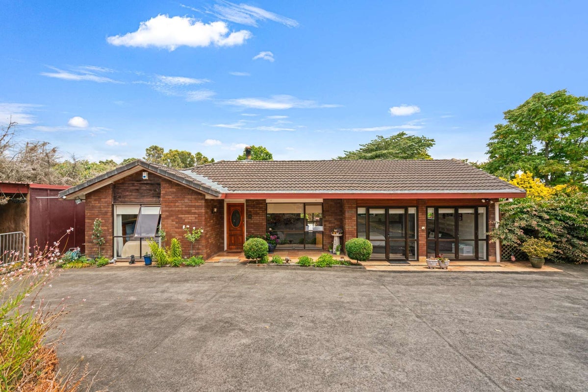 15 Eggleton Road, Patumahoe, Pukekohe - Carousel 1