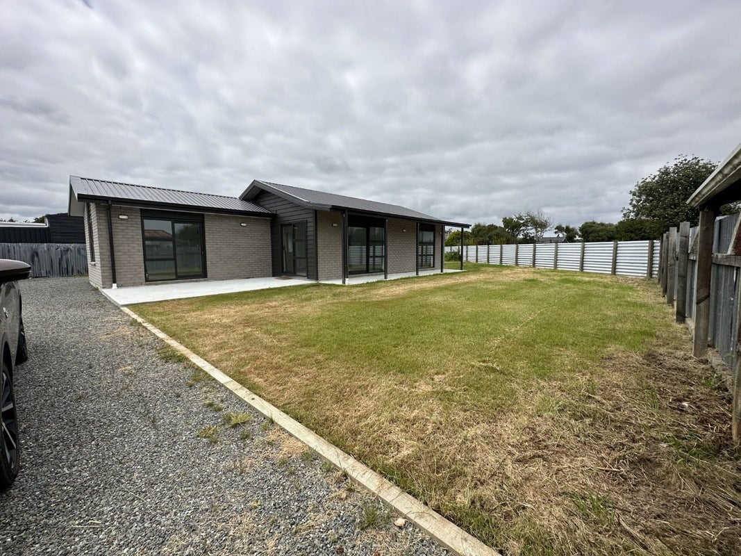 17 Selwyn Street, Appleby, Invercargill - Carousel 1