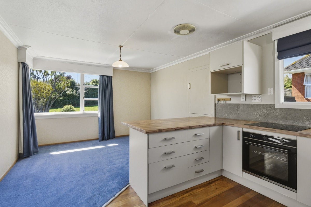 11 Kinmont Crescent, Kinmont Park, Mosgiel - Carousel 2