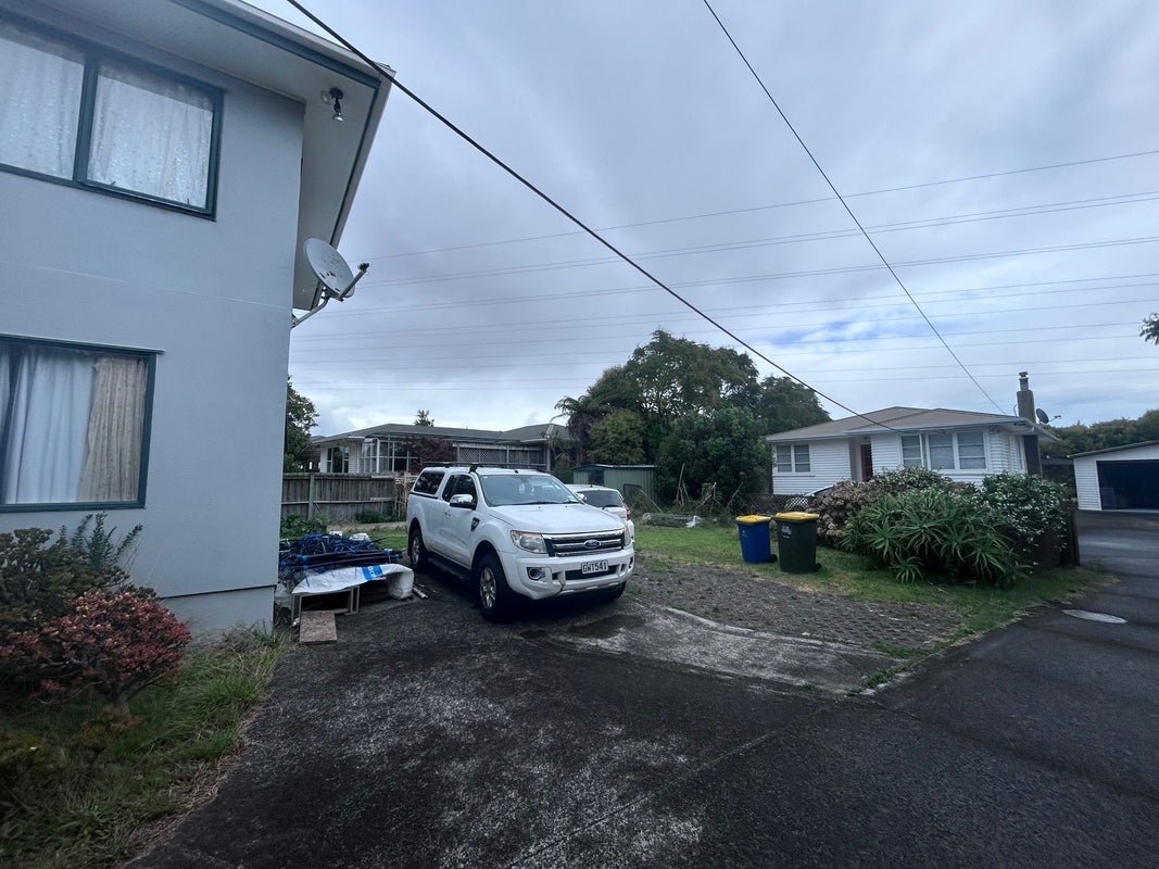 30A Vera Road, Te Atatu South, Auckland - Carousel 1