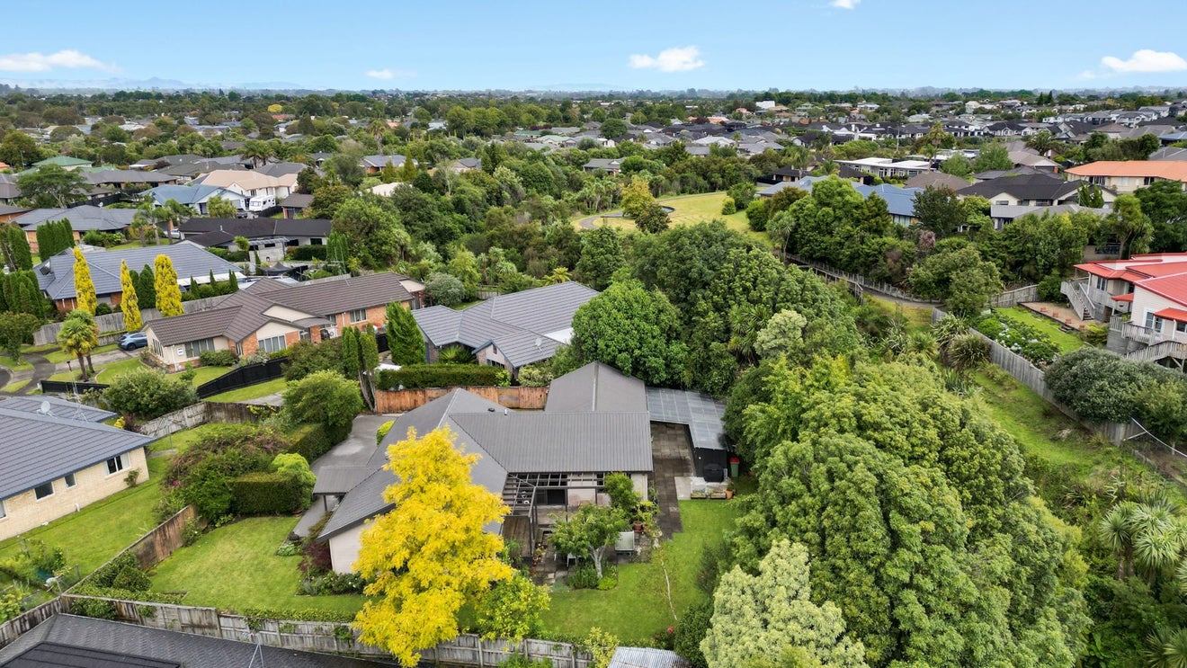 62 Tuirangi Street, Flagstaff, Hamilton - Carousel 2