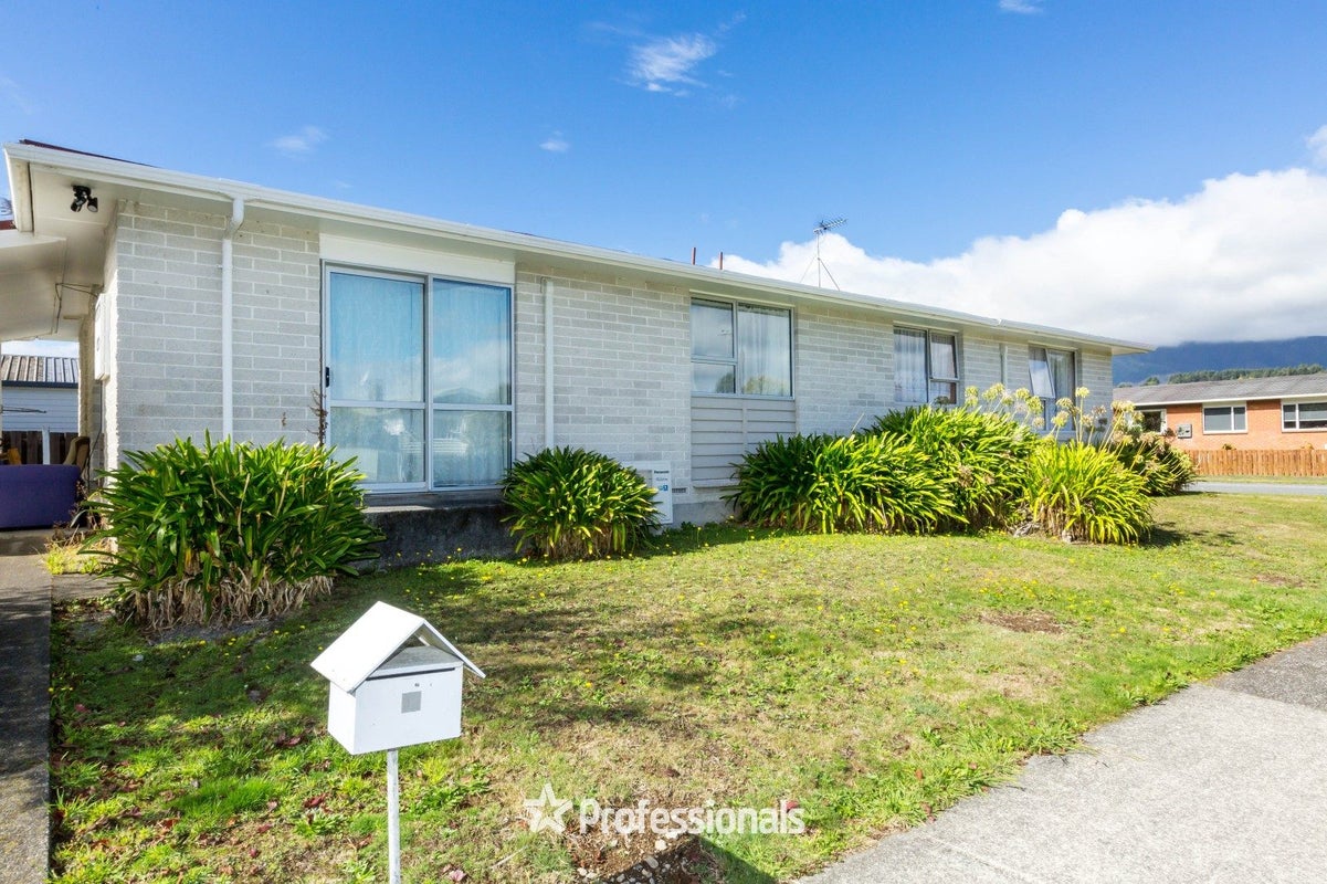 2/12 Tacoma Drive, Totara Park, Upper Hutt - Carousel 1