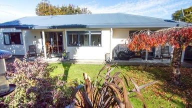 7 Astrid Court, Awapuni, Palmerston North - Carousel 1