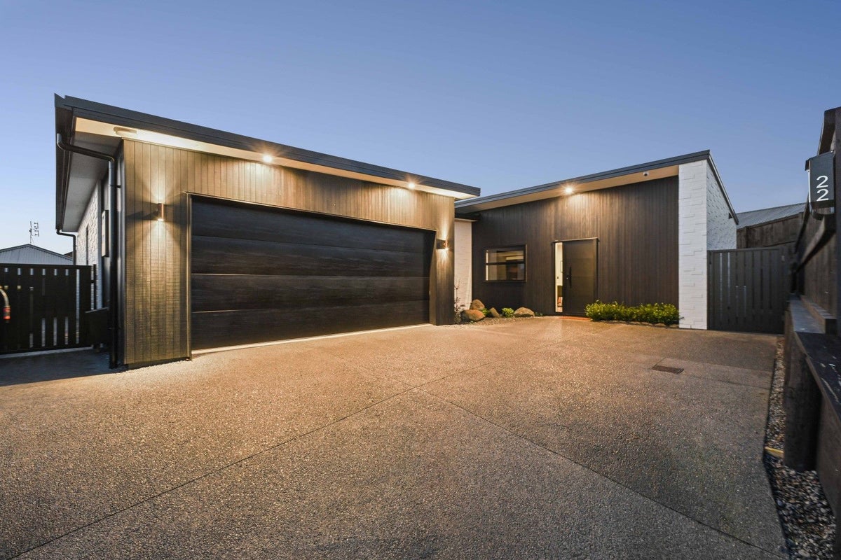 22 Maanihi Drive, Rototuna North, Hamilton - Carousel 1