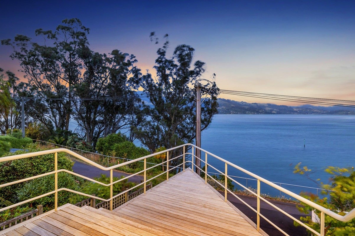 34 Marine Parade, Macandrew Bay, Dunedin - Carousel 2