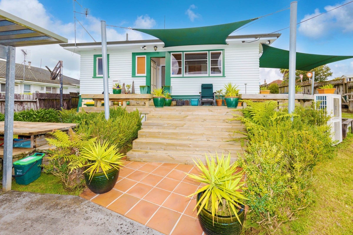 115 Pembroke Street, Hamilton Lake, Hamilton - Carousel 1