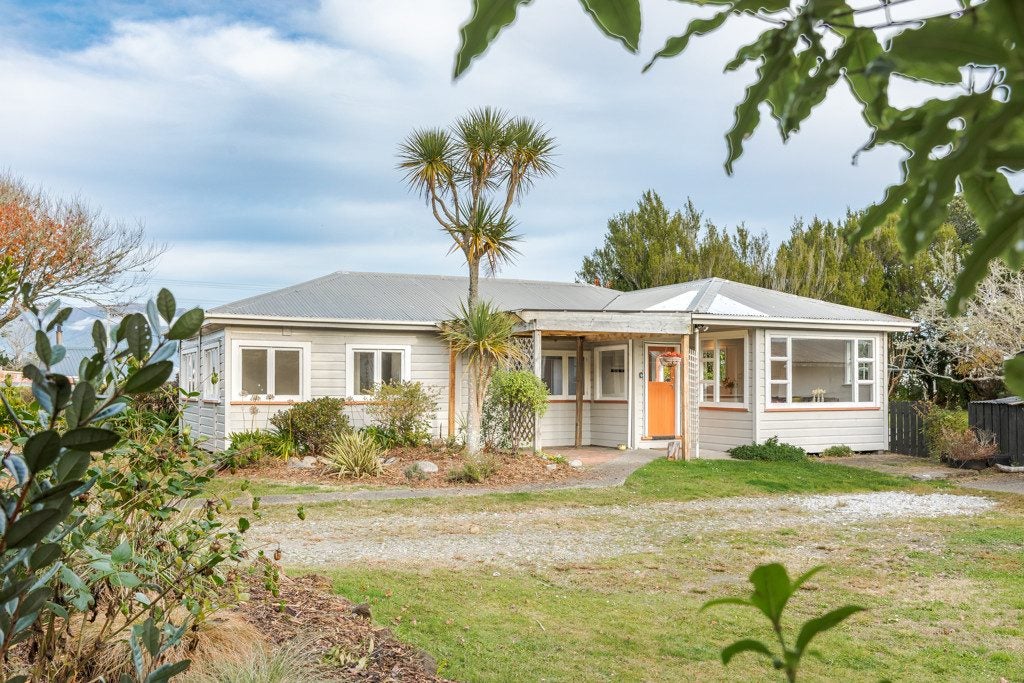 6 Golf Links Road, Carters Beach, Westport - Carousel 1