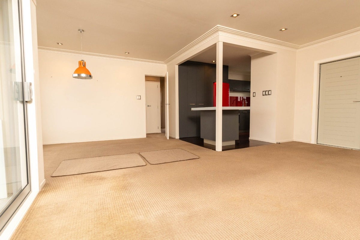 11/8 Western Springs Road, Western Springs, Auckland - Carousel 2