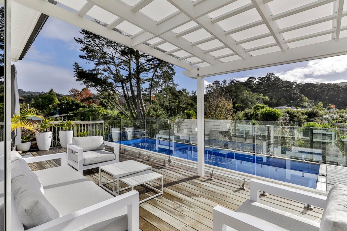 14 Landing Road, Titirangi, Auckland - Carousel 1
