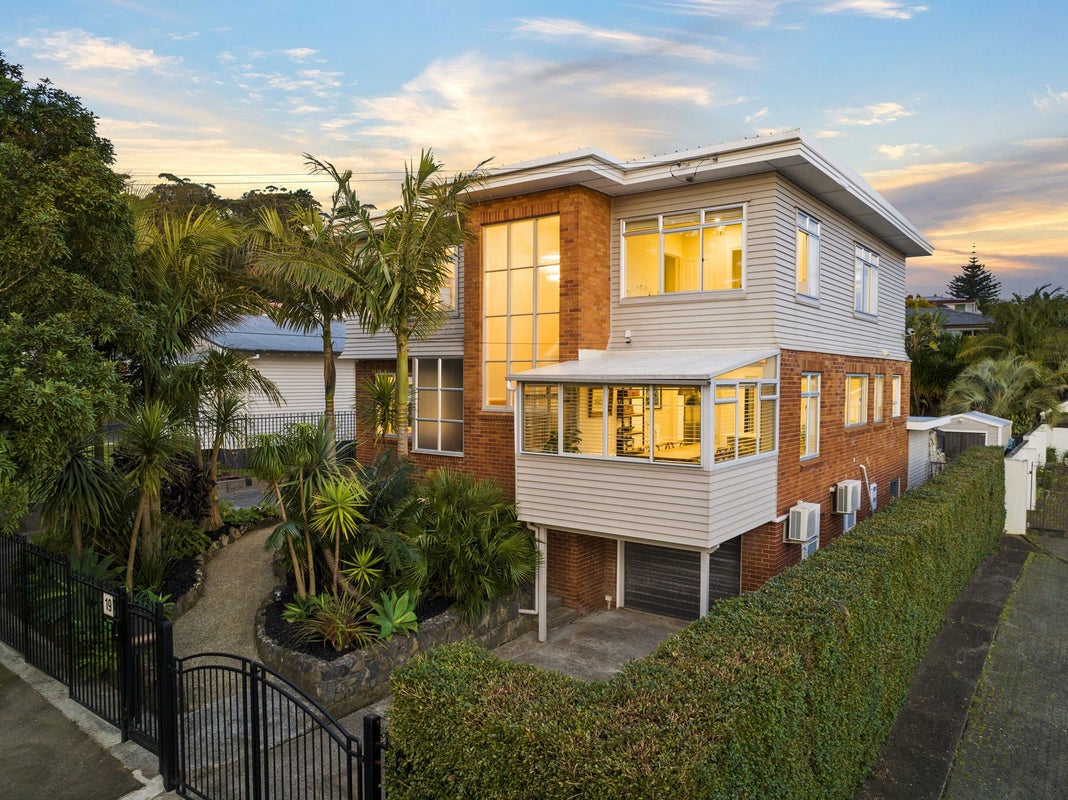 19 Grande Avenue, Mount Albert, Auckland - Carousel 2