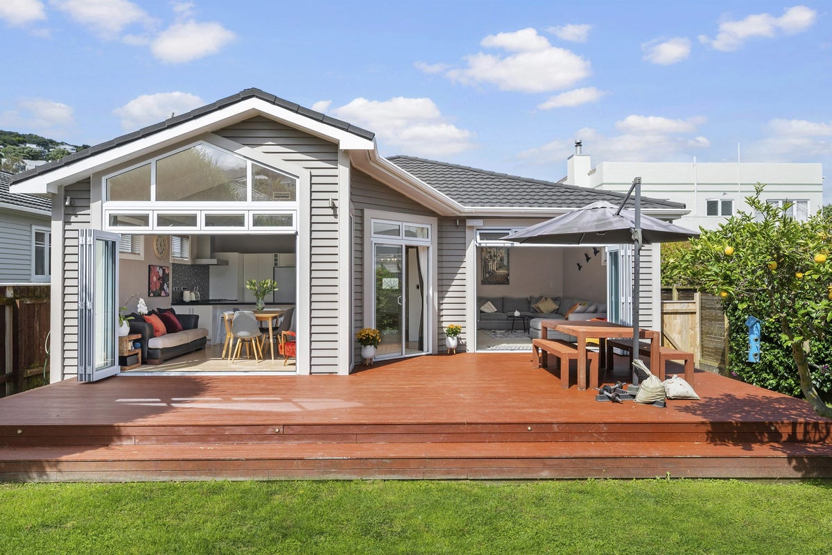 5 Streatlam Crescent, Strathmore Park, Wellington - Carousel 1