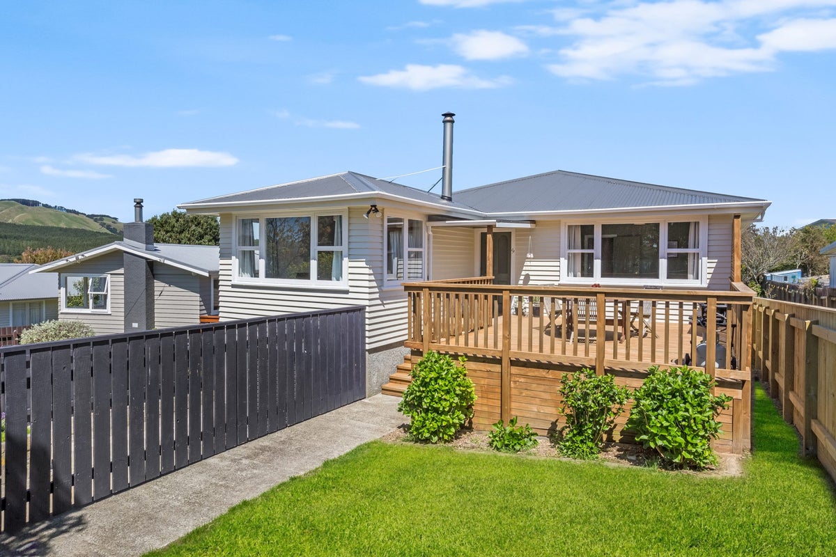 9 Kapekape Place, Pukerua Bay, Porirua - Carousel 1