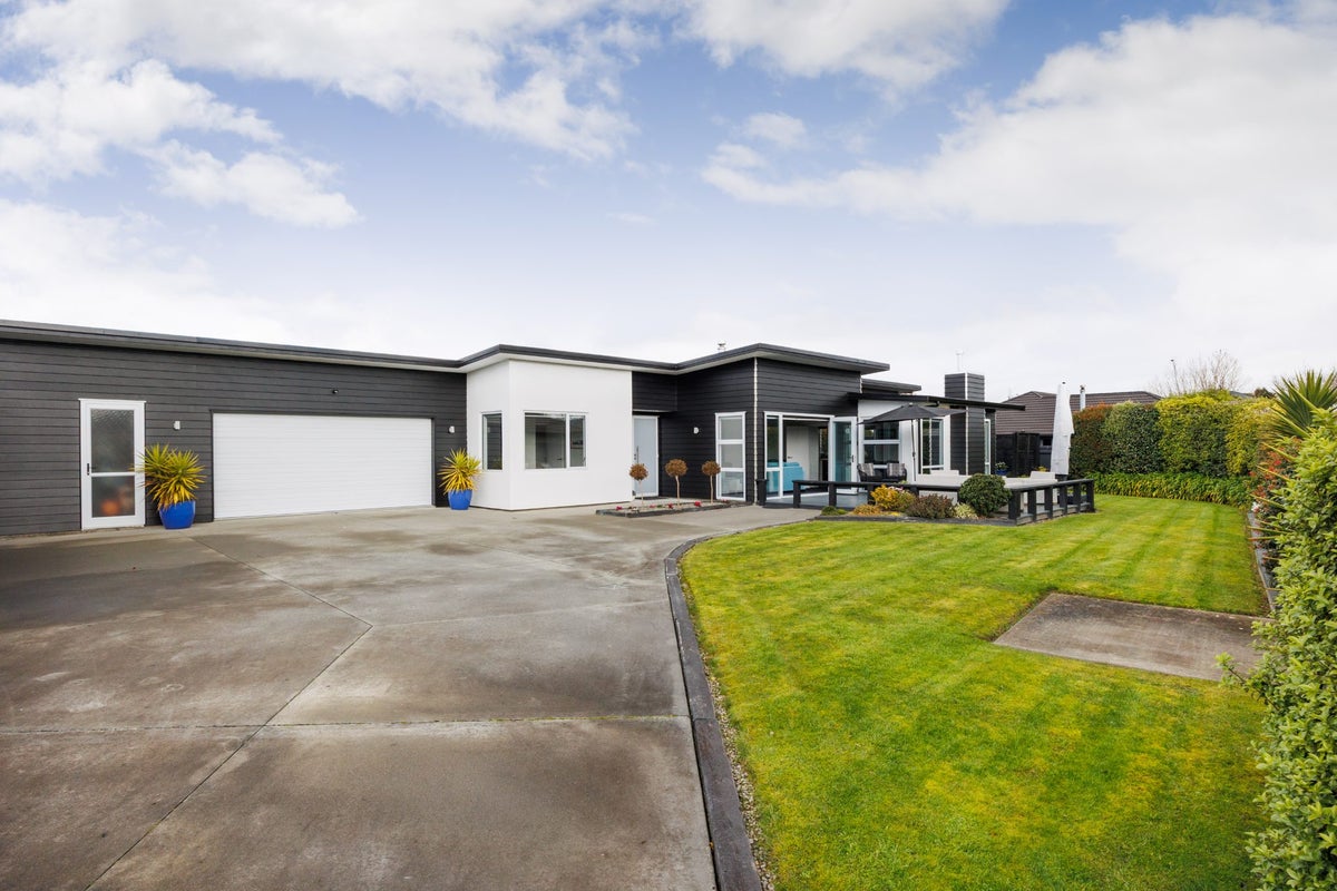 59 Liberty Grove, Kelvin Grove, Palmerston North - Carousel 1