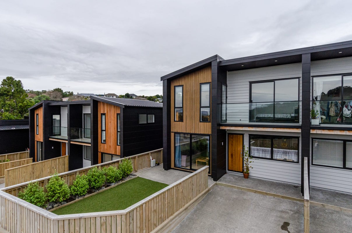 6D Huia Street, Tawa, Wellington - Carousel 2