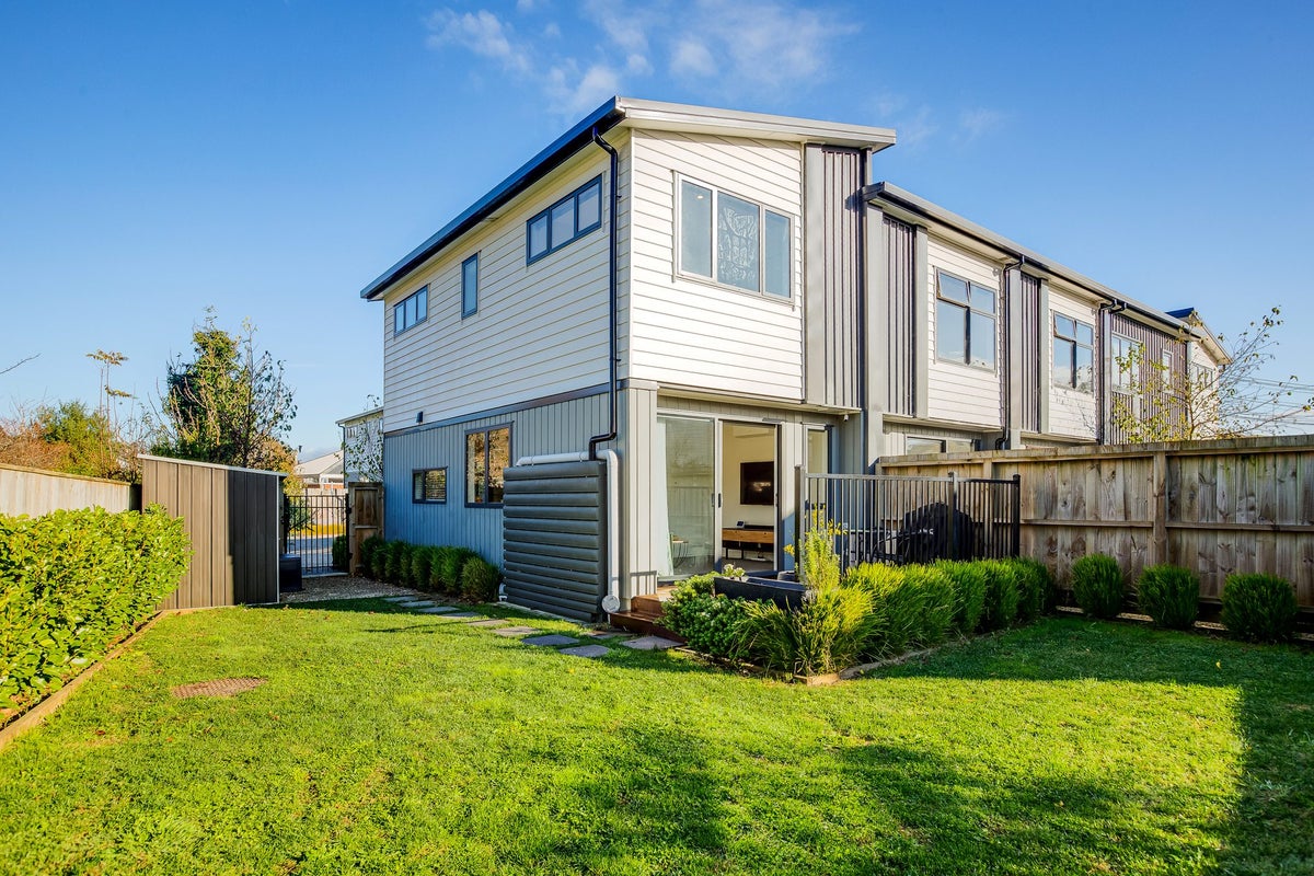 5/6 Bertram Grove, Naenae, Lower Hutt - Carousel 1