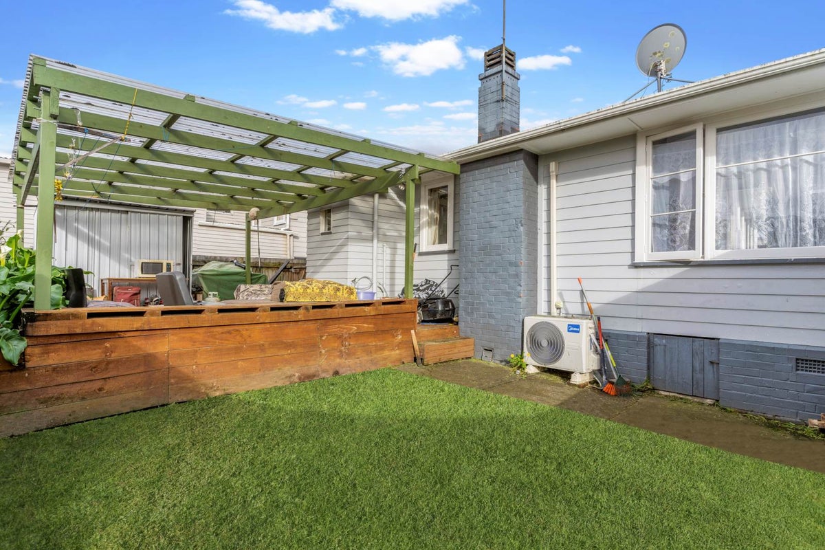 23 Daytona Road, Henderson, Auckland - Carousel 2