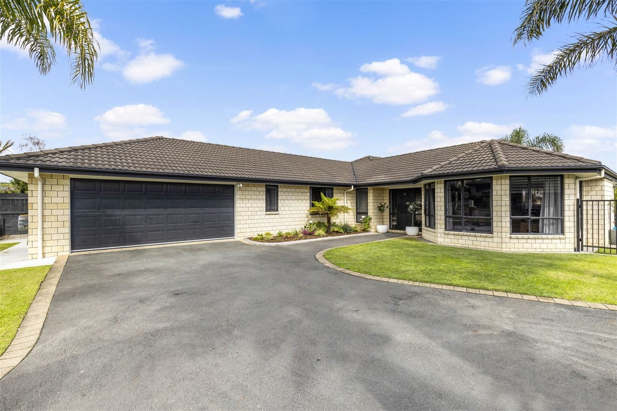 13 Barrington Drive, Huntington, Hamilton - Carousel 2