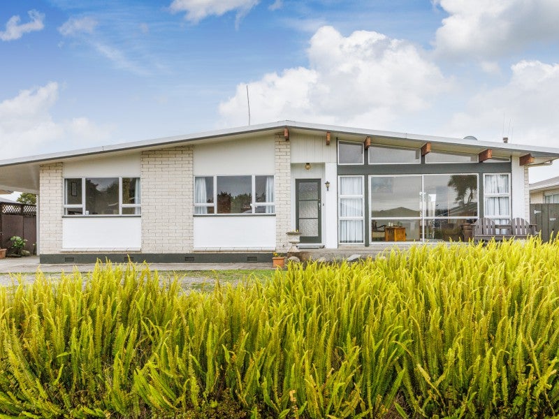 17 Pinedale Parade, Milson, Palmerston North - Carousel 1