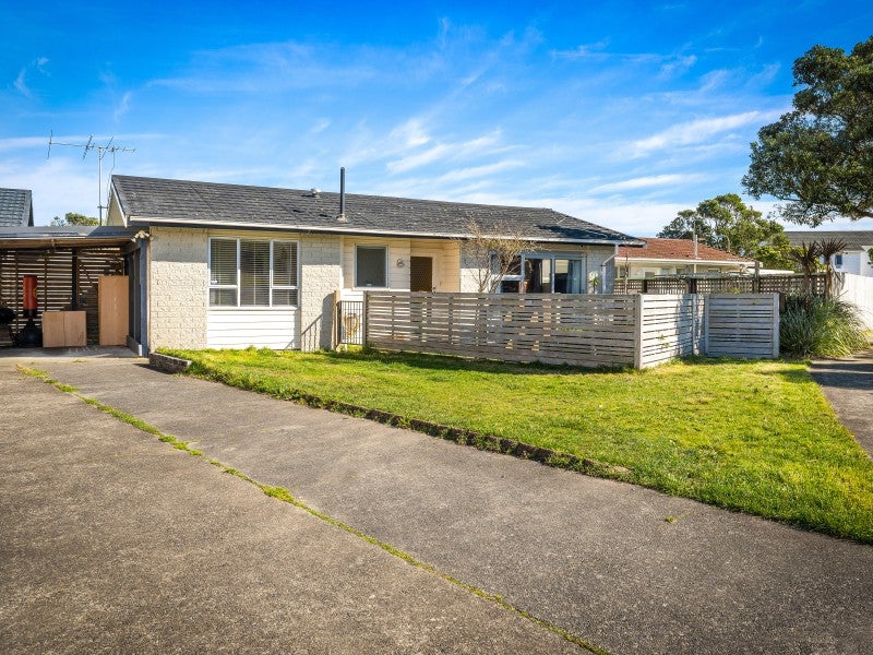 2 Cobar Close, Maupuia, Wellington - Carousel 1