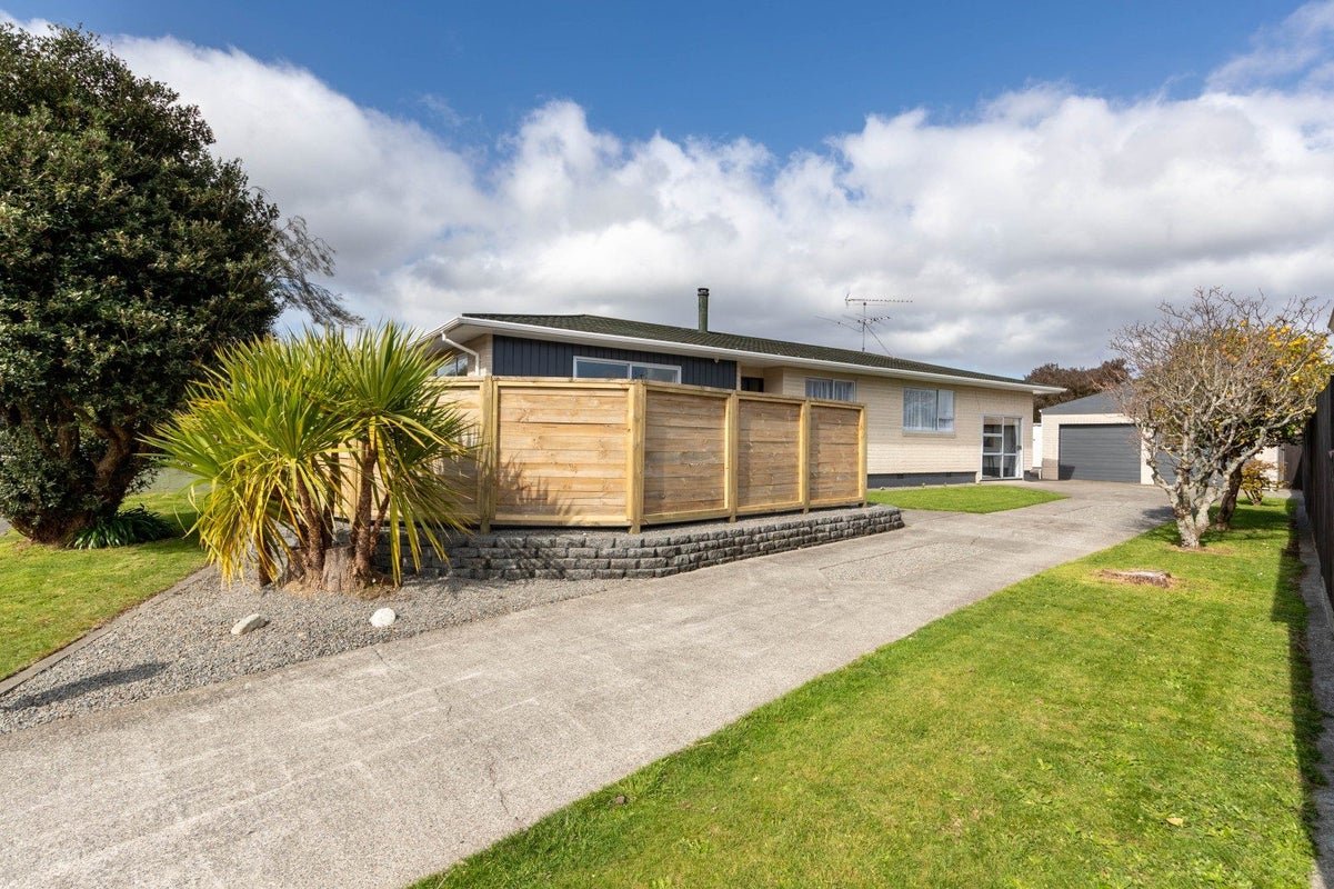 71 Pasadena Crescent, Totara Park, Upper Hutt - Carousel 2