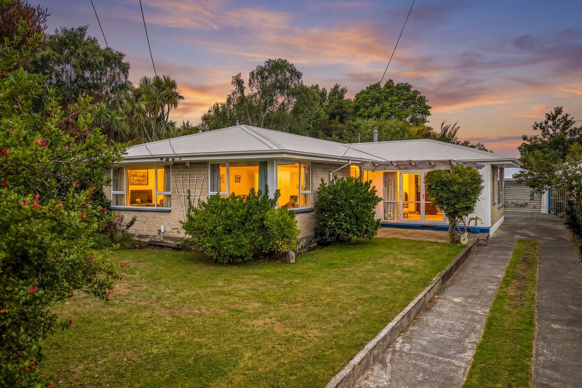 34 Dunedin Street, Redwood, Christchurch - Carousel 1