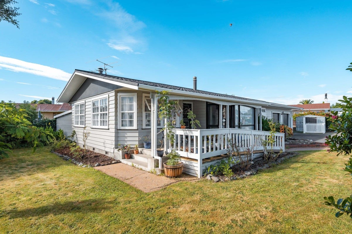 20 Stout Street, Masterton - Carousel 2