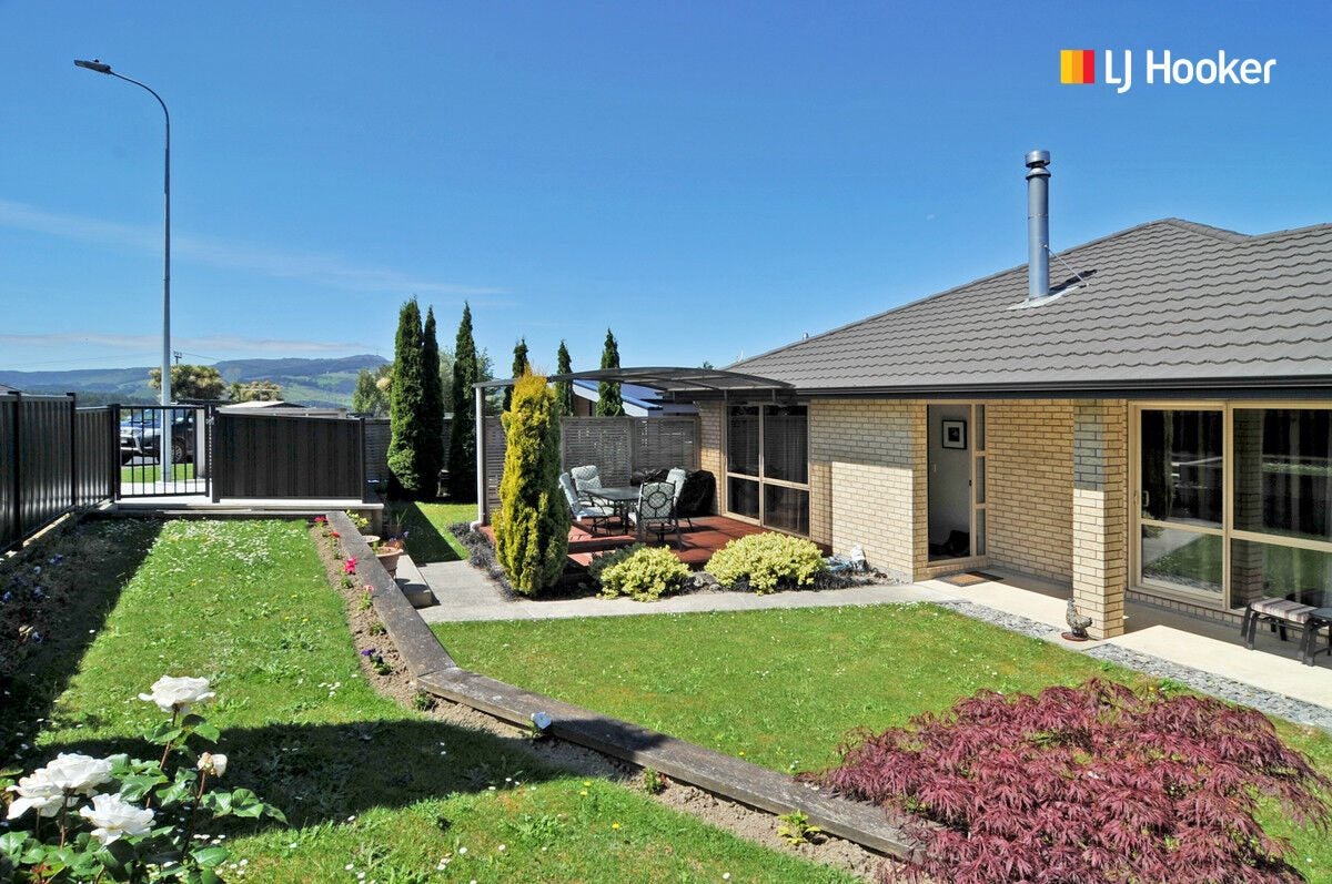 8 Kohu Place, Halfway Bush, Dunedin - Carousel 1