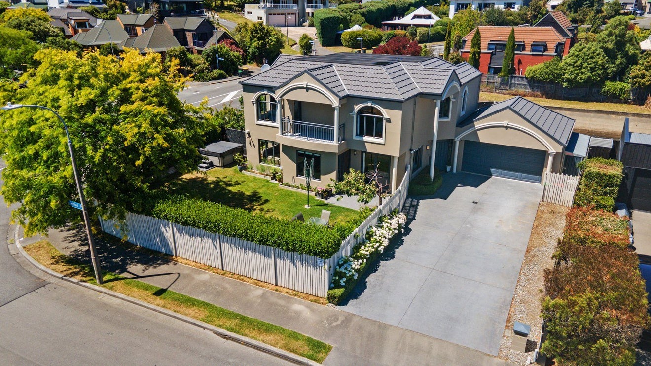 20 Penruddock Rise, Westmorland, Christchurch - Carousel 1
