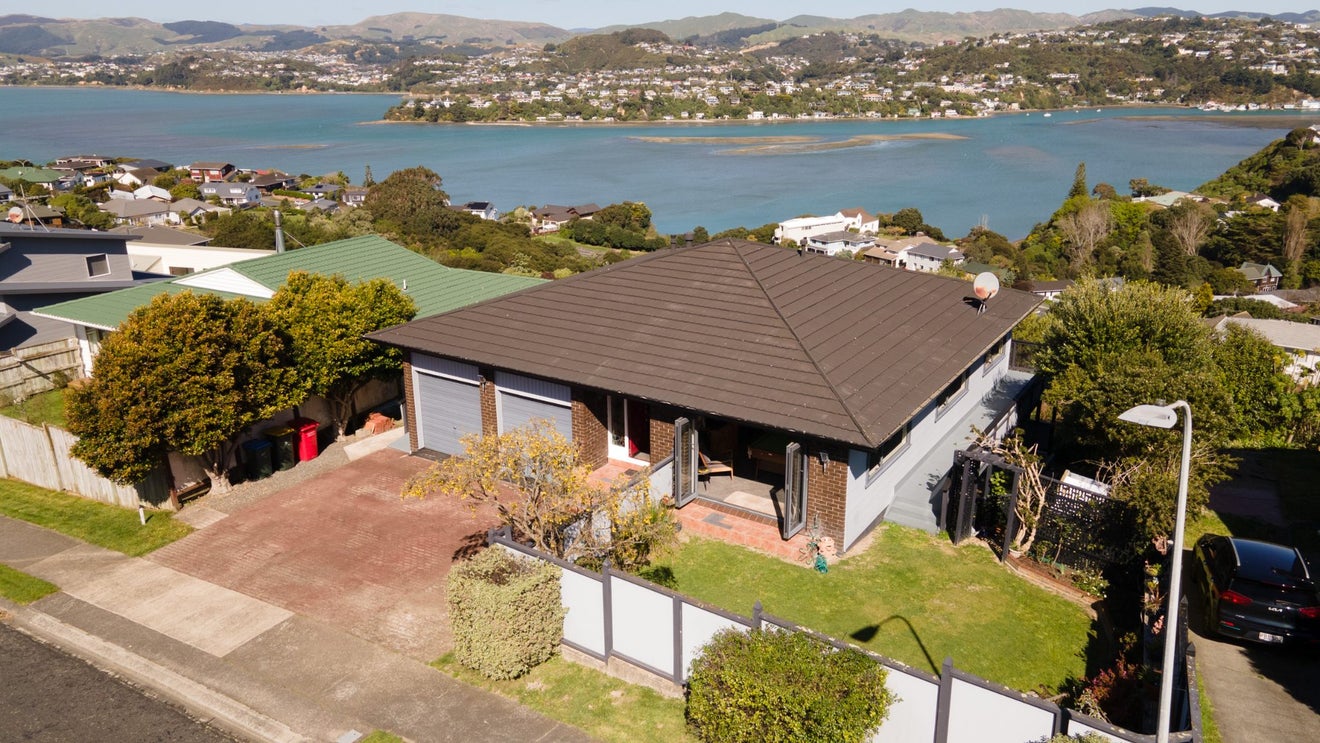 10 Bodmin Terrace, Camborne, Porirua - Carousel 23